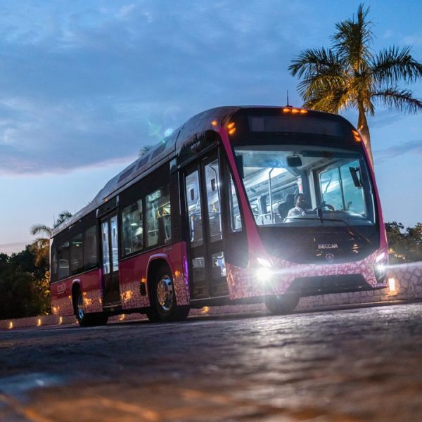 Grupo Xcaret incorpora el primer autobús eléctrico armado en México
