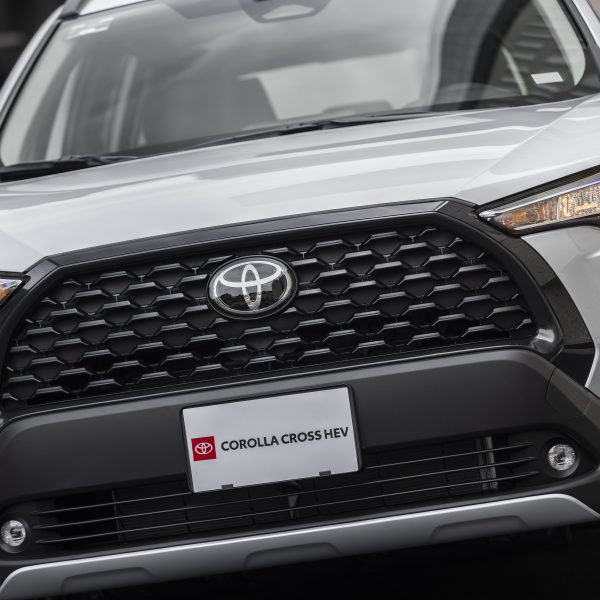 Corolla Cross híbrido…cero y van 9