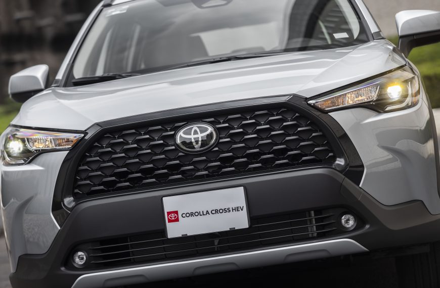 Corolla Cross híbrido…cero y van 9