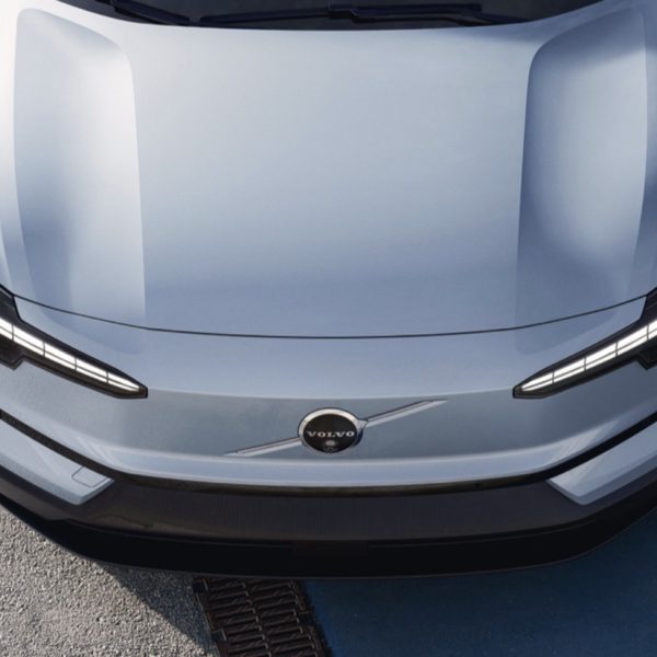 Volvo EX30 se estrena con premios